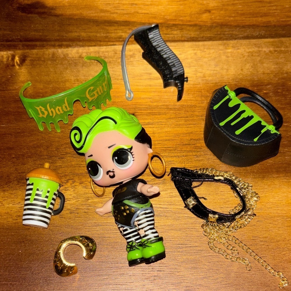 L.O.L Surprise OMG Remix Rock Bhad Gurl Fashion Doll accessories lot